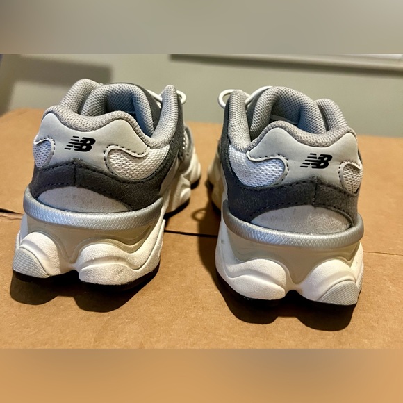 New Balance 9060 Sneakers - Picture 3 of 5